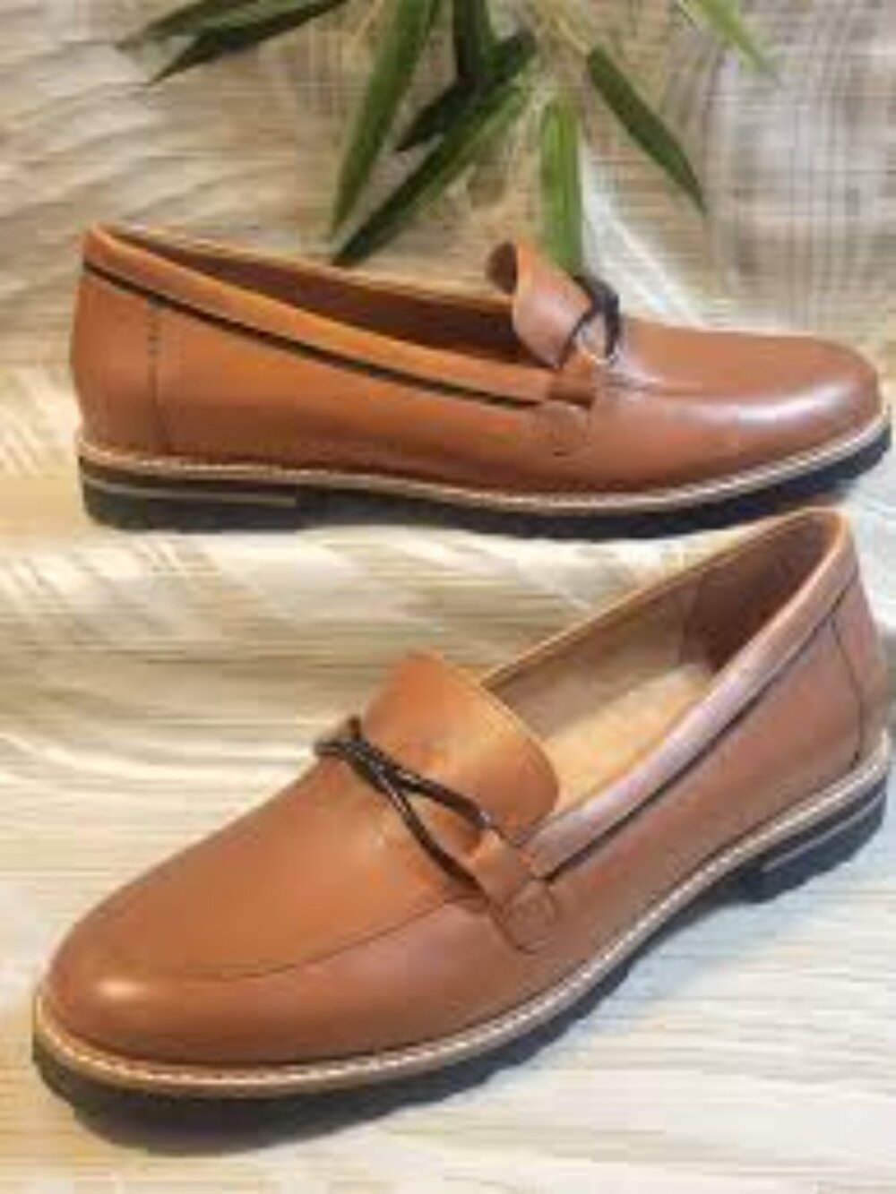3- NWOT TROTTERS FIORA LEATHER LOAFER
